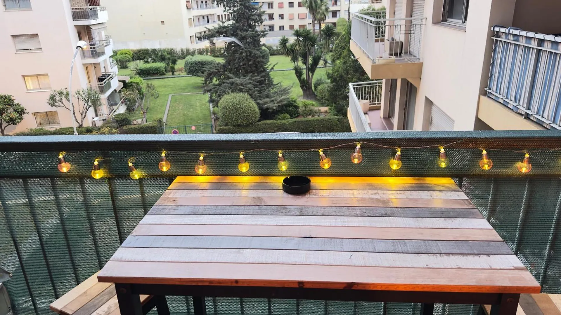 Magnifique Grand 2 Pieces Moderne Lumineux Au Calme Avec Grande Terrasse A 15Mn En Bus Centre-Ville, Gare Et Promenade Des Anglais Nice 0*,  Fransa